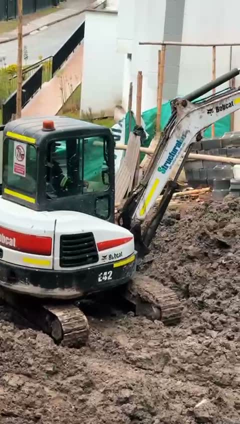 Izamiento de acero en planta